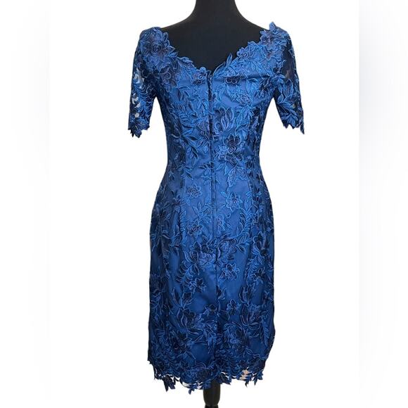 New ~ LA FEMME ~ Floral Embroidered Short Sleeve V-Neck Cocktail Dress Size 6 - Picture 3 of 6